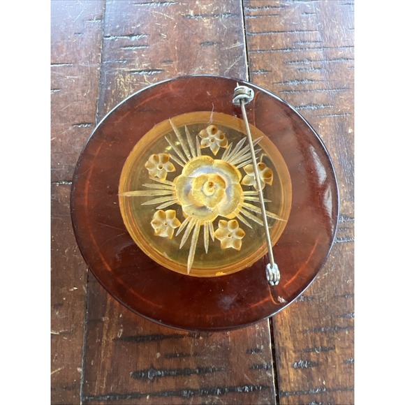 VINTAGE ART DECO REVERSE CARVED APPLE JUICE BLACK BAKELITE FLOWER BROOCH - Picture 8 of 13